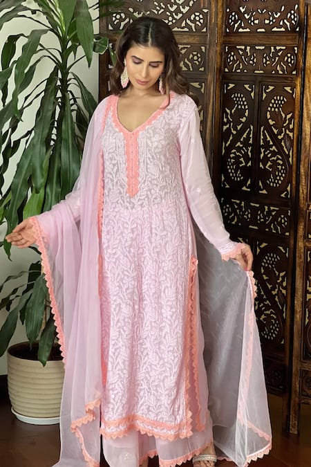 Buy_LABEL AISHWARYRIKA_Pink Georgette Embroidery V-neck Chikankari Lace Kurta Set _Online_at_Aza_Fashions