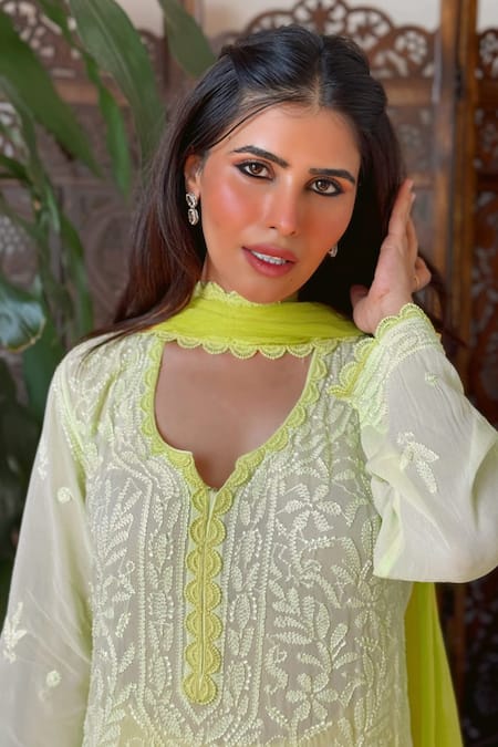 LABEL AISHWARYRIKA_Green Georgette Embroidery Keyhole Neck Chikankari Lace Kurta Set _Online_at_Aza_Fashions