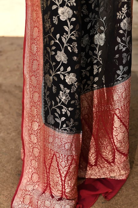 Buy_Naaritva India_Black Crepe, Chiffon, Silk Zari Handwoven Banarasi Saree With Running Blouse 