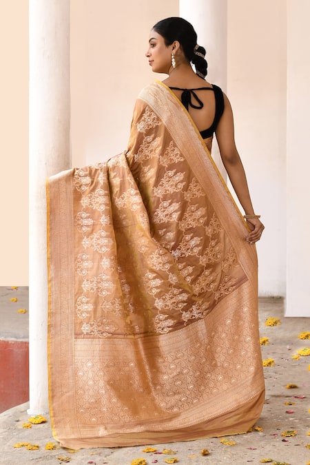 Naaritva India Handwoven Zari Banarasi Saree With Running Blouse 