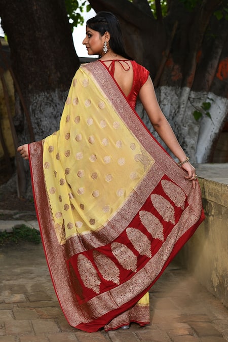 Naaritva India Handwoven Zari Banarasi Saree With Running Blouse 