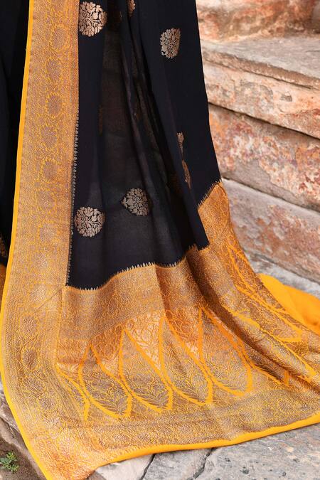 Buy_Naaritva India_Black Crepe, Chiffon, Silk Zari Handwoven Banarasi Saree With Running Blouse 