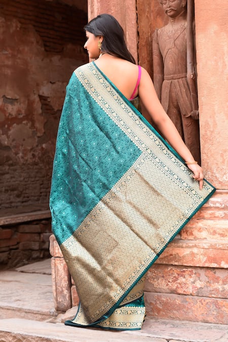 Naaritva India Handwoven Zari Banarasi Saree With Running Blouse 