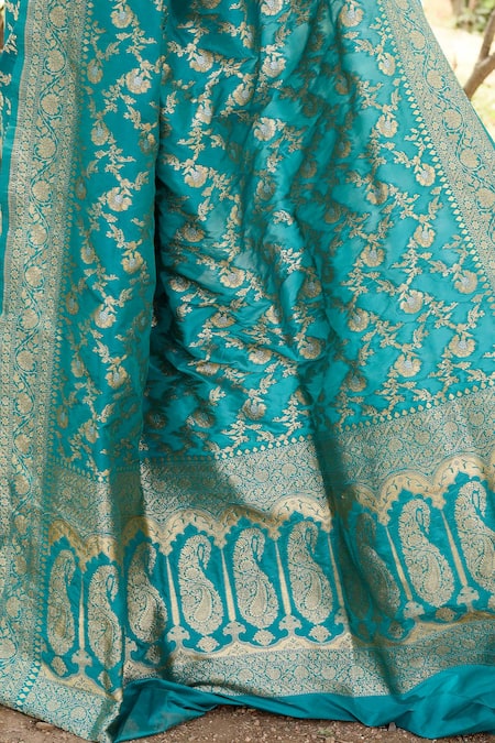 Shop_Naaritva India_Green Zari Handwoven Work Banarasi Saree With Running Blouse _Online_at_Aza_Fashions
