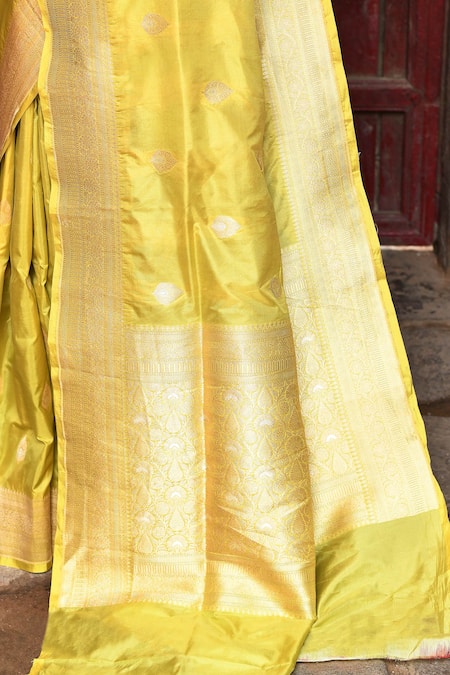 Naaritva India_Yellow Zari Handwoven Banarasi Saree With Running Blouse _at_Aza_Fashions