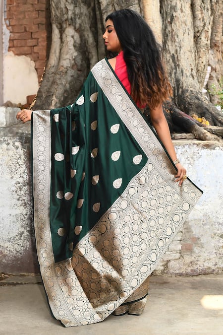 Naaritva India Emerald Green Banarasi Saree With Running Blouse 