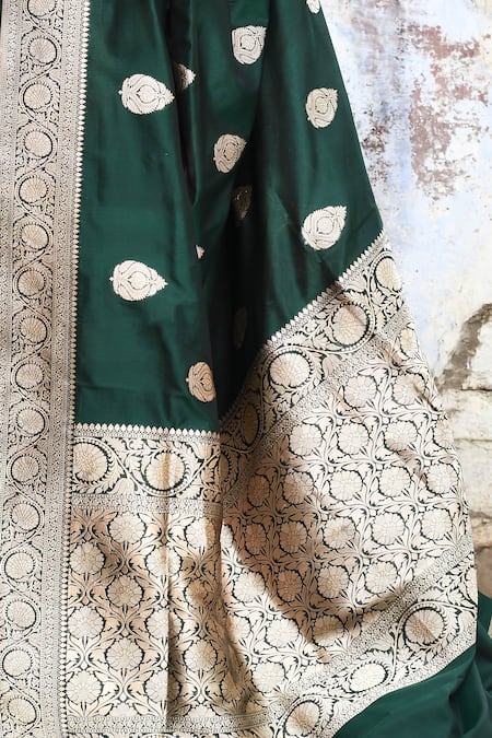 Naaritva India_Emerald Green Zari Banarasi Saree With Running Blouse _at_Aza_Fashions