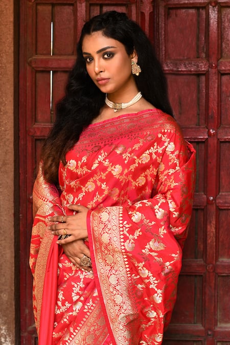 Naaritva India_Red Silk Zari Handwoven Banarasi Saree With Running Blouse _at_Aza_Fashions