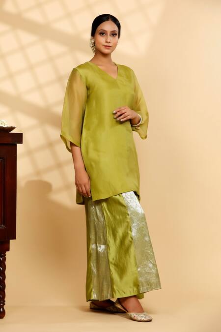 Eeda Green Organza, Round Neck Kurta And Chiniya Pant Online at Aza Fashions Eeda_Green Organza, Round Neck Kurta And Chiniya Pant _Online_at_Aza_Fashions