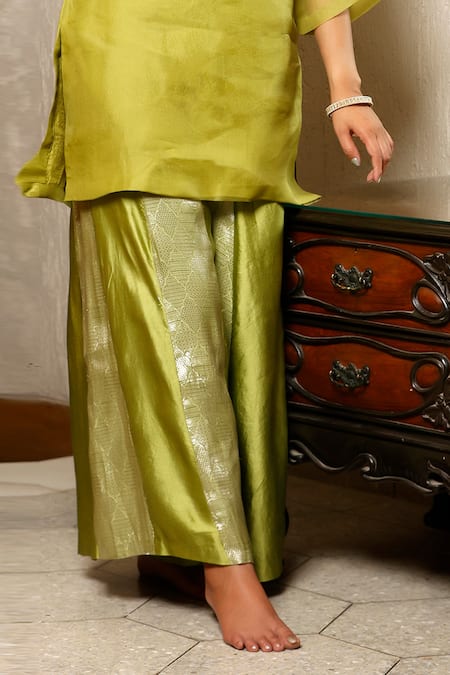 Shop Eeda Green Organza, Round Neck Kurta And Chiniya Pant Shop_Eeda_Green Organza, Round Neck Kurta And Chiniya Pant