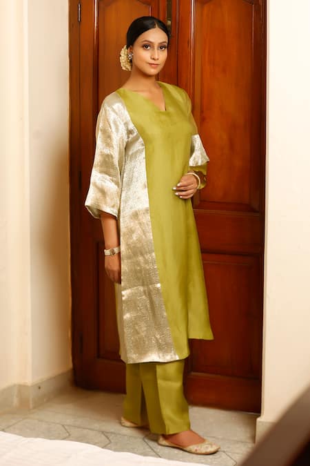 Buy Eeda Green Silk Organza, Shantoon V-neck Kurta And Pant Set Online at Aza Fashions Buy_Eeda_Green Silk Organza, Shantoon V-neck Kurta And Pant Set _Online_at_Aza_Fashions