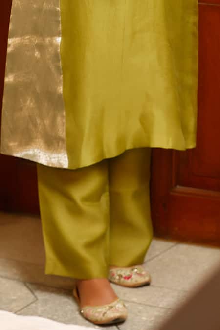 Shop Eeda Green Silk Organza, Shantoon V-neck Kurta And Pant Set Online at Aza Fashions Shop_Eeda_Green Silk Organza, Shantoon V-neck Kurta And Pant Set _Online_at_Aza_Fashions