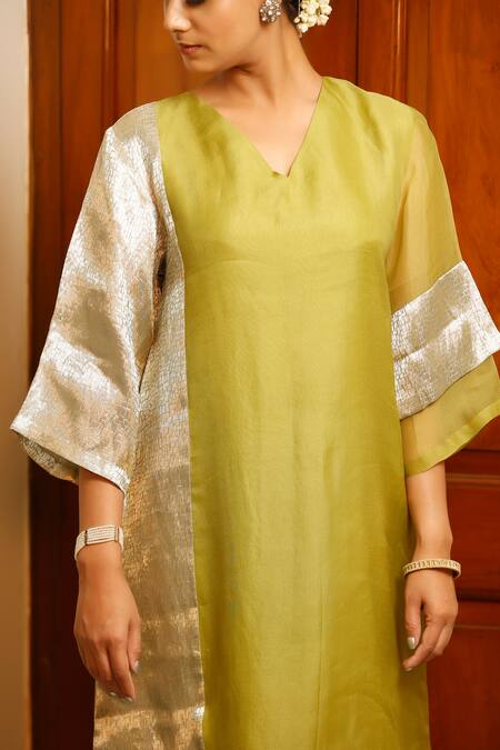 Buy Eeda Green Silk Organza, Shantoon V-neck Kurta And Pant Set Buy_Eeda_Green Silk Organza, Shantoon V-neck Kurta And Pant Set
