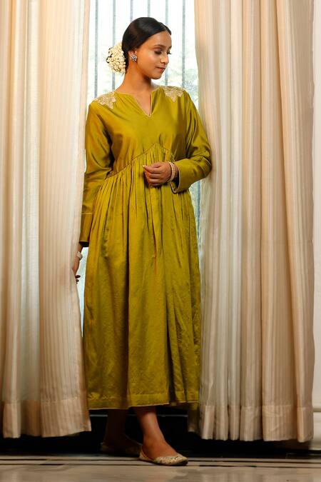 Buy_Eeda_Green Shantoon, Silk Embroidery V-neck Chiniya Anarkali Dress _Online_at_Aza_Fashions