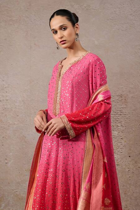 Tarun Tahiliani_Red Georgette Embroidery V-neck Ombre Mukaish Kurta Set _Online_at_Aza_Fashions