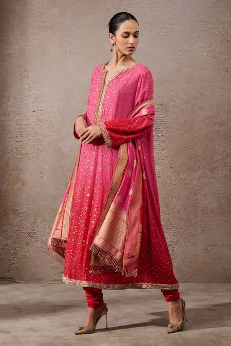 Buy_Tarun Tahiliani_Red Georgette Embroidery V-neck Ombre Mukaish Kurta Set _Online_at_Aza_Fashions