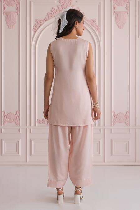 Buy_Charu Makkar_Peach Linen, Satin, Organza Embroidery Keyhole Neck Kurta Set_Online_at_Aza_Fashions