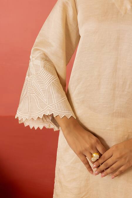 Shop Charu Makkar White Linen, Satin, Organza Embroidery V-neck Designer Pearl Kurta Pant Set Shop_Charu Makkar_White Linen, Satin, Organza Embroidery V-neck Designer Pearl Kurta Pant Set