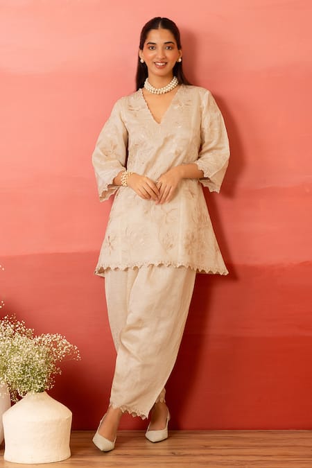 Shop Charu Makkar White Linen, Satin, Organza Embroidery, Lace V-neck Designer Pearl Kurta Set Online at Aza Fashions Shop_Charu Makkar_White Linen, Satin, Organza Embroidery, Lace V-neck Designer Pearl Kurta Set _Online_at_Aza_Fashions