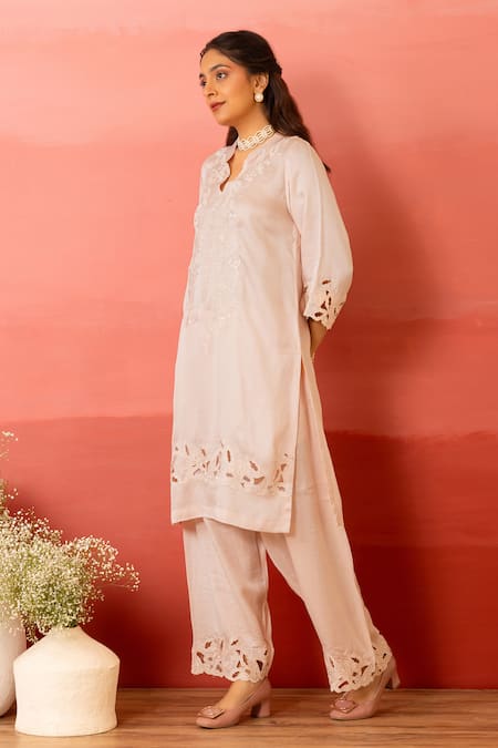 Buy Charu Makkar Peach Linen, Satin, Organza Cut Work Split V-neck Designer Kurta Set Online at Aza Fashions Buy_Charu Makkar_Peach Linen, Satin, Organza Cut Work Split V-neck Designer Kurta Set _Online_at_Aza_Fashions