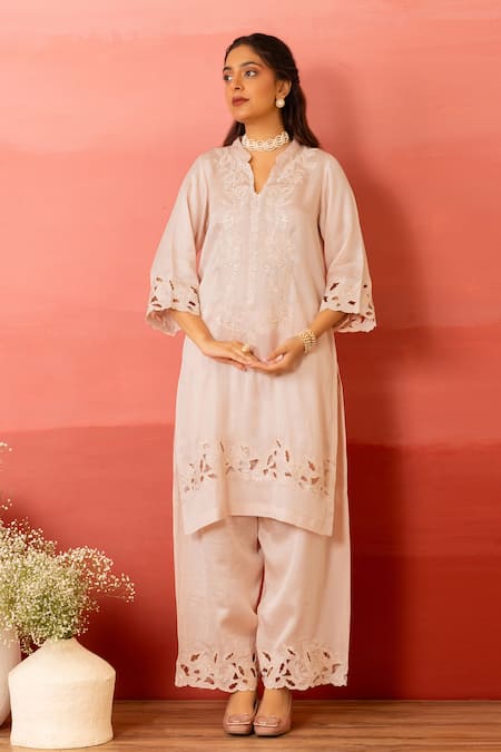 Charu Makkar Peach Linen, Satin, Organza Cut Work Split V-neck Designer Kurta Set at Aza Fashions Charu Makkar_Peach Linen, Satin, Organza Cut Work Split V-neck Designer Kurta Set _at_Aza_Fashions