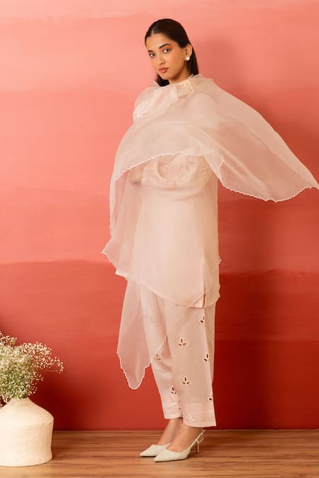 Charu Makkar Peach Linen, Satin, Organza Embroidery V-neck Floral Kurta Set Online at Aza Fashions Charu Makkar_Peach Linen, Satin, Organza Embroidery V-neck Floral Kurta Set _Online_at_Aza_Fashions