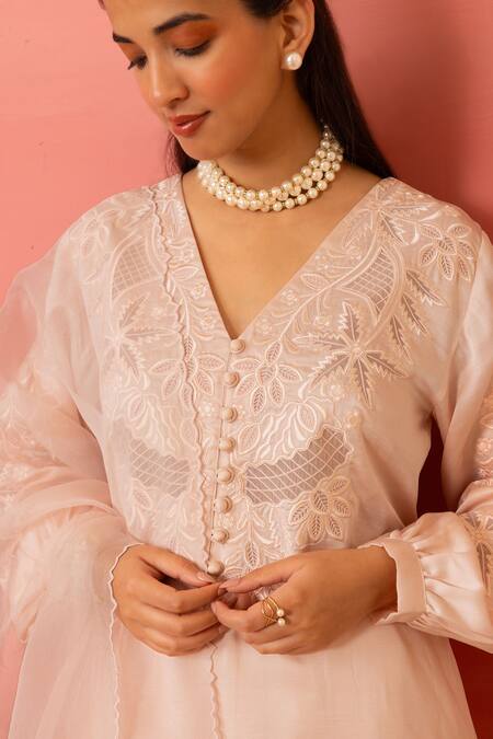 Buy Charu Makkar Peach Linen, Satin, Organza Embroidery V-neck Floral Kurta Set Buy_Charu Makkar_Peach Linen, Satin, Organza Embroidery V-neck Floral Kurta Set