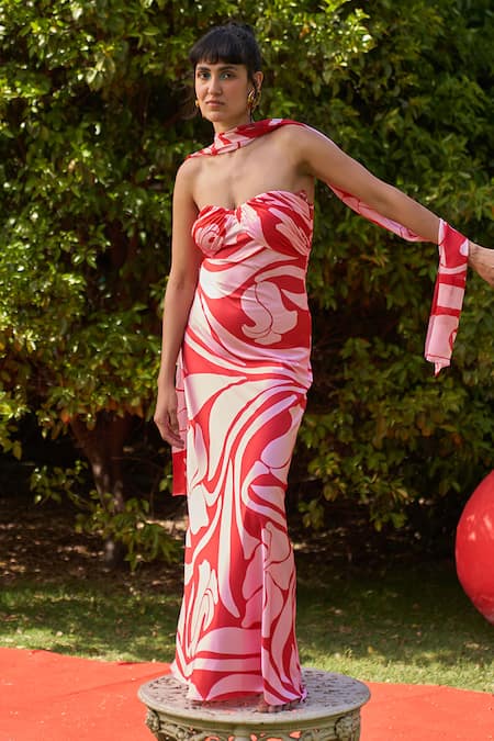 Zwaan Red Satin Sweetheart Neck Giselle Dress With Scarf