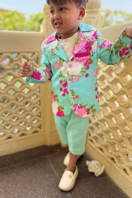 Shop Kirti Agarwal - Pret N Couture Green Linen, Cotton Floral Print Sea Blazer And Pant Set at Aza Fashions Shop_Kirti Agarwal - Pret N Couture_Green Linen, Cotton Floral Print Sea Blazer And Pant Set _at_Aza_Fashions