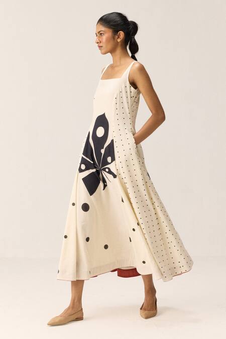 Kharakapas Off White Cotton Square Neck Eira And Black Dress Online at Aza Fashions Kharakapas_Off White Cotton Square Neck Eira And Black Dress _Online_at_Aza_Fashions