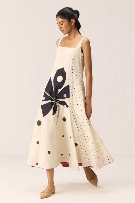 Shop Kharakapas Off White Cotton Square Neck Eira And Black Dress Online at Aza Fashions Shop_Kharakapas_Off White Cotton Square Neck Eira And Black Dress _Online_at_Aza_Fashions