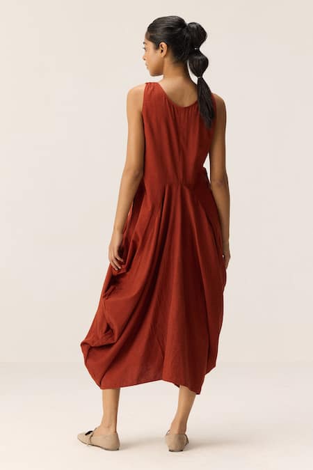 Shop Kharakapas Red Cotton V-neck Brick Muse Dress at Aza Fashions Shop_Kharakapas_Red Cotton V-neck Brick Muse Dress _at_Aza_Fashions