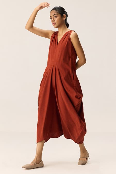 Buy Kharakapas Red Cotton V-neck Brick Muse Dress Online at Aza Fashions Buy_Kharakapas_Red Cotton V-neck Brick Muse Dress _Online_at_Aza_Fashions