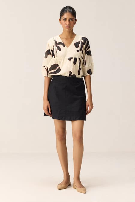 Kharakapas Off White Cotton Embroidery V-neck And Black Tulia Top
