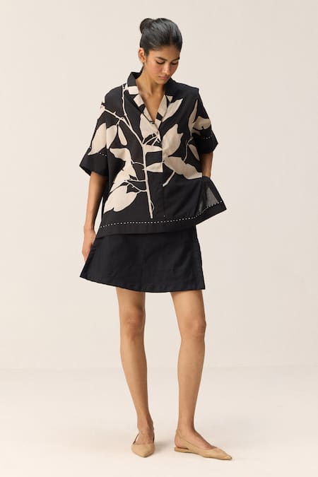 Kharakapas Off White Cotton Collared Zinnia And Black Top