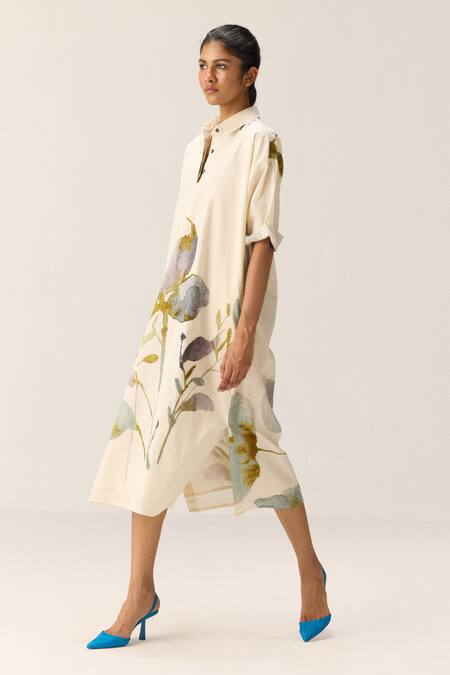 Buy Kharakapas Off White Cotton Collared Floral Whisper Dress Online at Aza Fashions Buy_Kharakapas_Off White Cotton Collared Floral Whisper Dress _Online_at_Aza_Fashions