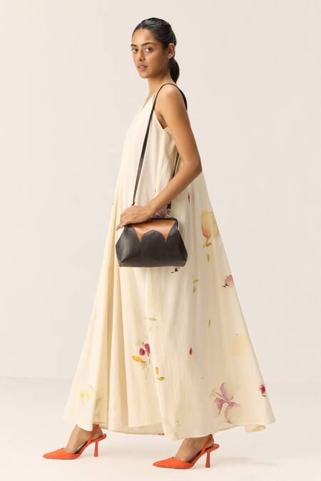 Buy Kharakapas Off White Cotton V-neck Chalky Blooms Dress Online at Aza Fashions Buy_Kharakapas_Off White Cotton V-neck Chalky Blooms Dress _Online_at_Aza_Fashions