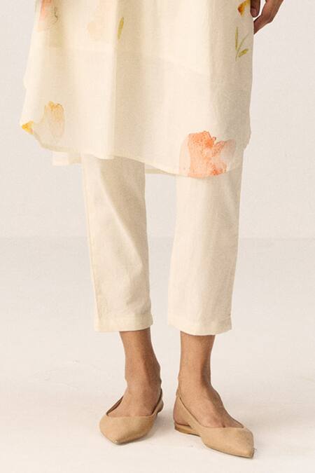 Kharakapas Off White Cotton Mandarin Collar French Hydrangeas Kurta Set Online at Aza Fashions Kharakapas_Off White Cotton Mandarin Collar French Hydrangeas Kurta Set _Online_at_Aza_Fashions