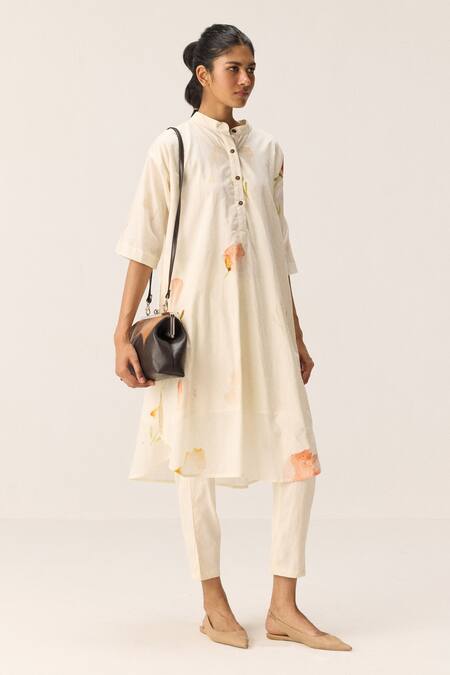 Shop Kharakapas Off White Cotton Mandarin Collar French Hydrangeas Kurta Set Online at Aza Fashions Shop_Kharakapas_Off White Cotton Mandarin Collar French Hydrangeas Kurta Set _Online_at_Aza_Fashions
