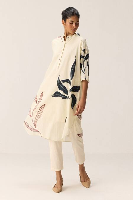 Shop Kharakapas Off White Cotton Collared Wild Vine Kurta Set Online at Aza Fashions Shop_Kharakapas_Off White Cotton Collared Wild Vine Kurta Set _Online_at_Aza_Fashions
