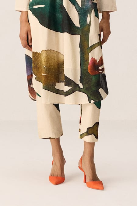 Kharakapas Off White Cotton V-neck Flora Splash Kurta Set Online at Aza Fashions Kharakapas_Off White Cotton V-neck Flora Splash Kurta Set _Online_at_Aza_Fashions