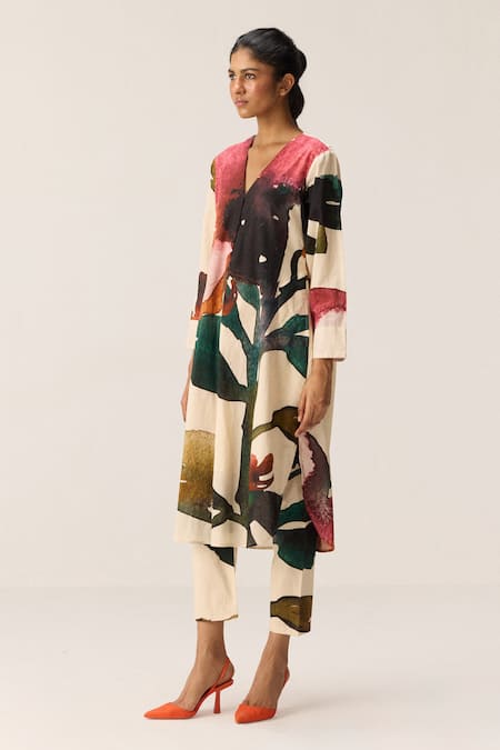 Kharakapas Off White Cotton V-neck Flora Splash Kurta Set at Aza Fashions Kharakapas_Off White Cotton V-neck Flora Splash Kurta Set _at_Aza_Fashions