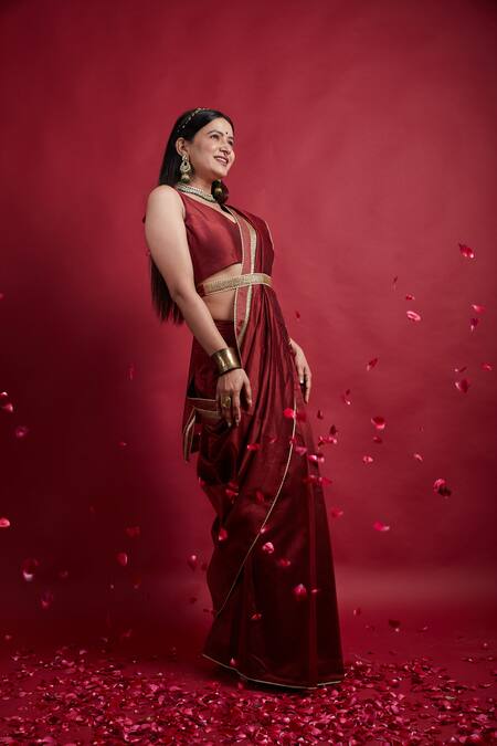 Buy Vinusto Maroon Chanderi Embroidery, Lace V-neck Handloom Saree With Blouse Buy_Vinusto_Maroon Chanderi Embroidery, Lace V-neck Handloom Saree With Blouse