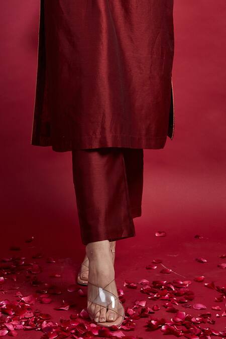 Vinusto Maroon Chanderi Embroidery Keyhole Neck Handloom Kurta And Pant Set Online at Aza Fashions Vinusto_Maroon Chanderi Embroidery Keyhole Neck Handloom Kurta And Pant Set _Online_at_Aza_Fashions