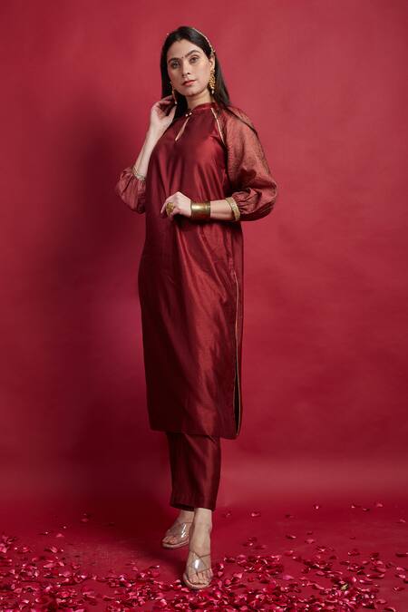 Shop Vinusto Maroon Chanderi Embroidery Keyhole Neck Handloom Kurta And Pant Set Online at Aza Fashions Shop_Vinusto_Maroon Chanderi Embroidery Keyhole Neck Handloom Kurta And Pant Set _Online_at_Aza_Fashions