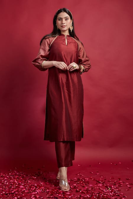Vinusto Maroon Chanderi Embroidery Keyhole Neck Handloom Kurta And Pant Set 