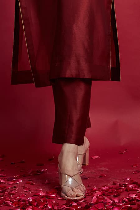 Vinusto Maroon Chanderi Zari, Embroidery Open Neck High Slit Kurta And Pants Set at Aza Fashions Vinusto_Maroon Chanderi Zari, Embroidery Open Neck High Slit Kurta And Pants Set _at_Aza_Fashions