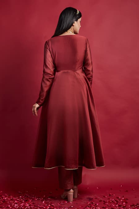 Shop Vinusto Maroon Chanderi Tassels, Lace V-neck Flared Anarkali Set at Aza Fashions Shop_Vinusto_Maroon Chanderi Tassels, Lace V-neck Flared Anarkali Set _at_Aza_Fashions