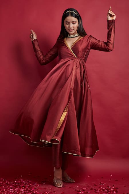 Shop Vinusto Maroon Chanderi Tassels, Lace V-neck Flared Anarkali Set Online at Aza Fashions Shop_Vinusto_Maroon Chanderi Tassels, Lace V-neck Flared Anarkali Set _Online_at_Aza_Fashions