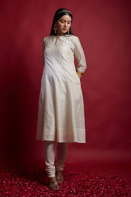 Vinusto Ivory Chanderi, Cotton Cut Work Keyhole Neck And Gold Striped Anarkali Set Online at Aza Fashions Vinusto_Ivory Chanderi, Cotton Cut Work Keyhole Neck And Gold Striped Anarkali Set _Online_at_Aza_Fashions